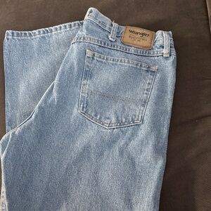 Wrangler Men's Light Blue Relaxed Jeans 38x28